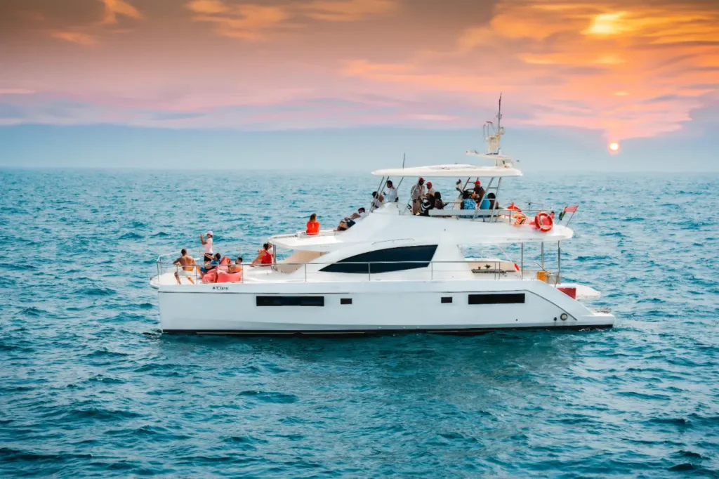 yacht tour dubai