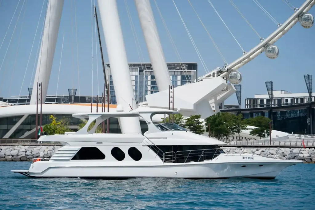 yacht in dubai