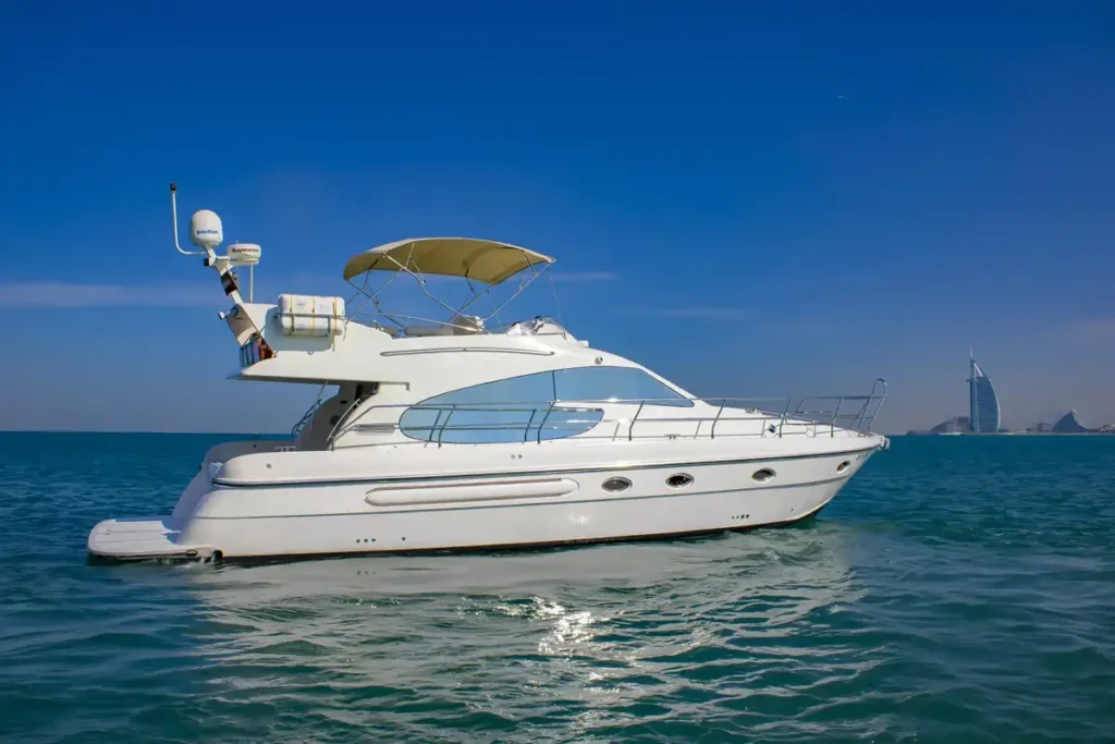 Small yacht rental in Dubai