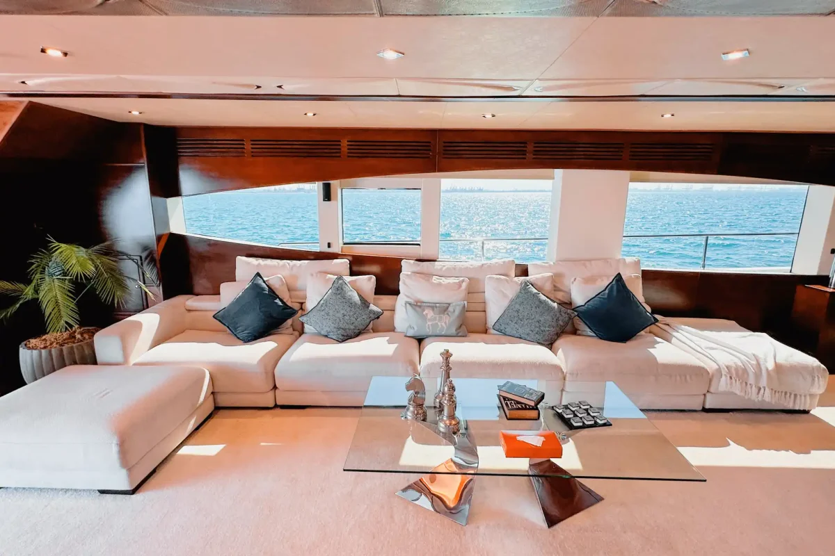 Dubai Yacht Stardom salon