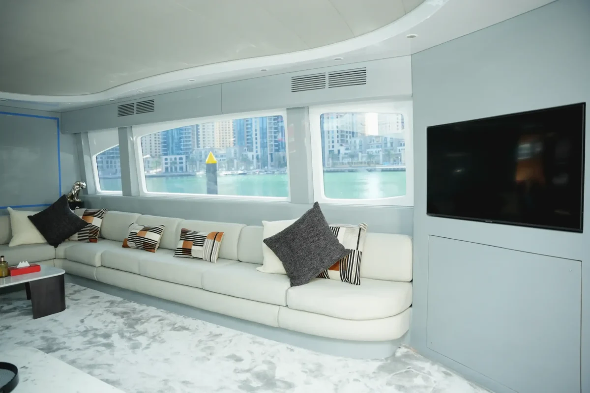 Dubai Yacht Elara main salon