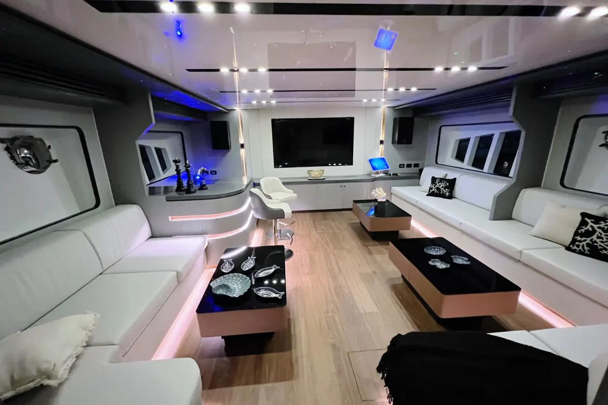 yacht rental dubai marina - X 32 - 2